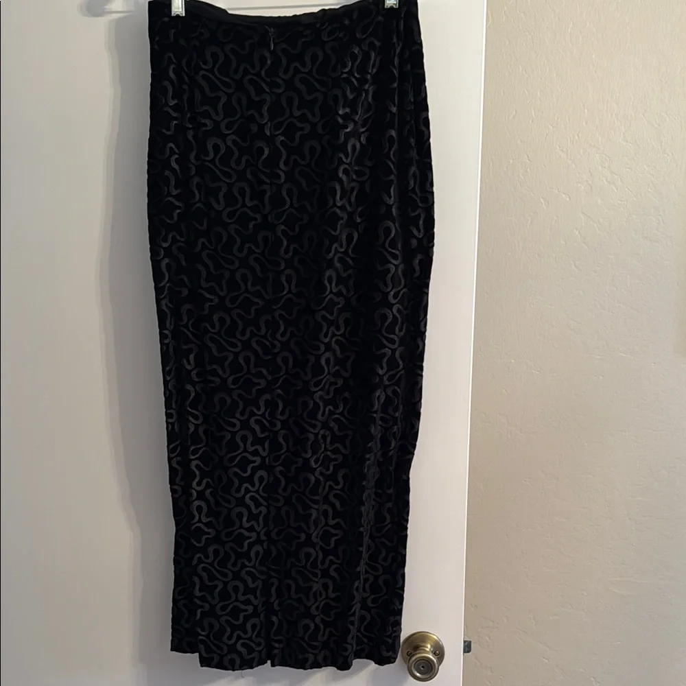 Norma Kamali Elegant Black Patterned Skirt - Picture 3 of 4